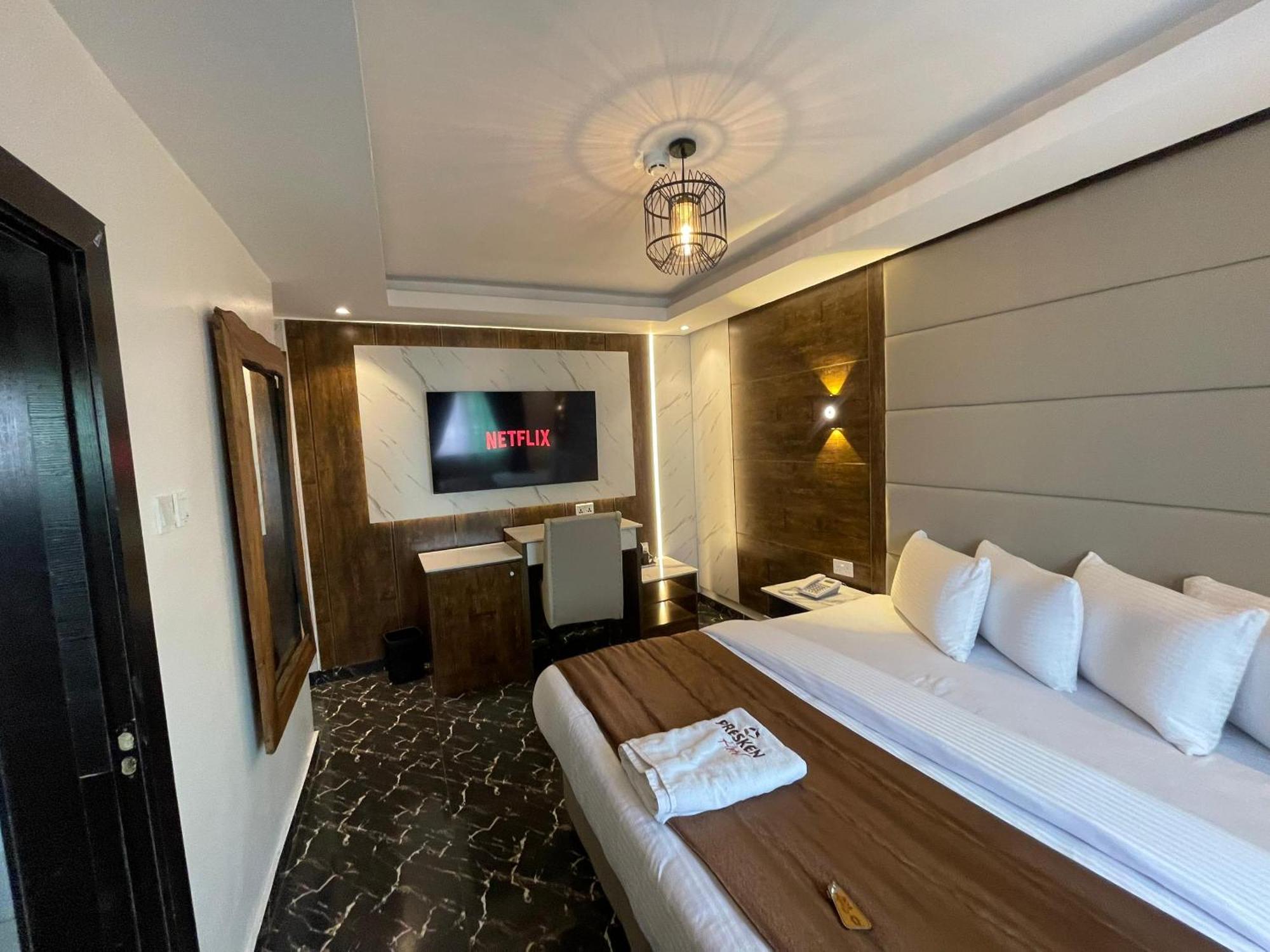 Presken K-One Hotel Ikeja Luaran gambar